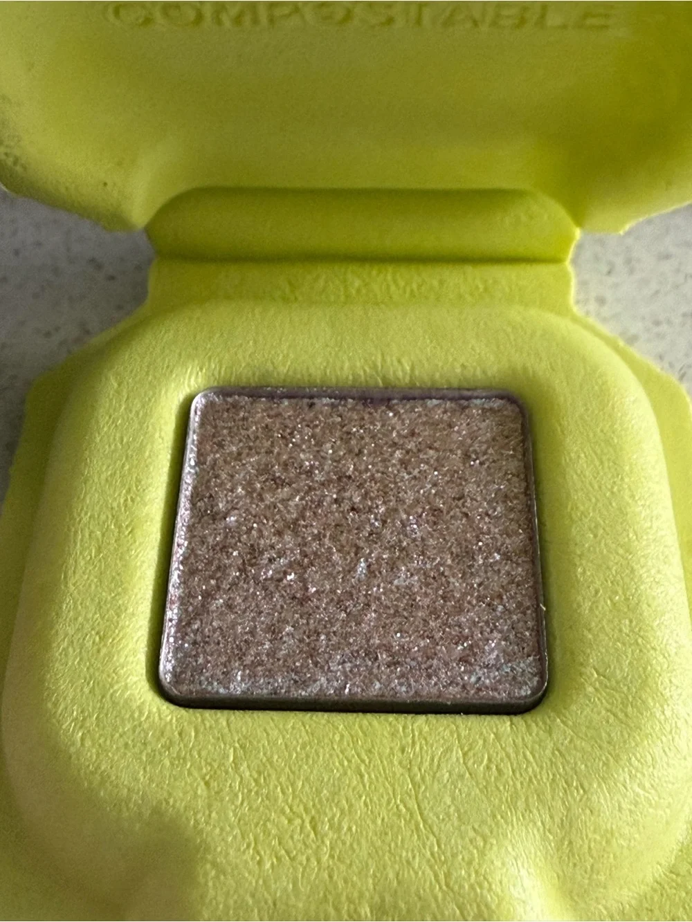 HALF MAGIC Tickle Spell Single Eyeshadow  Gold with Icy Sparkle, 1.0 g